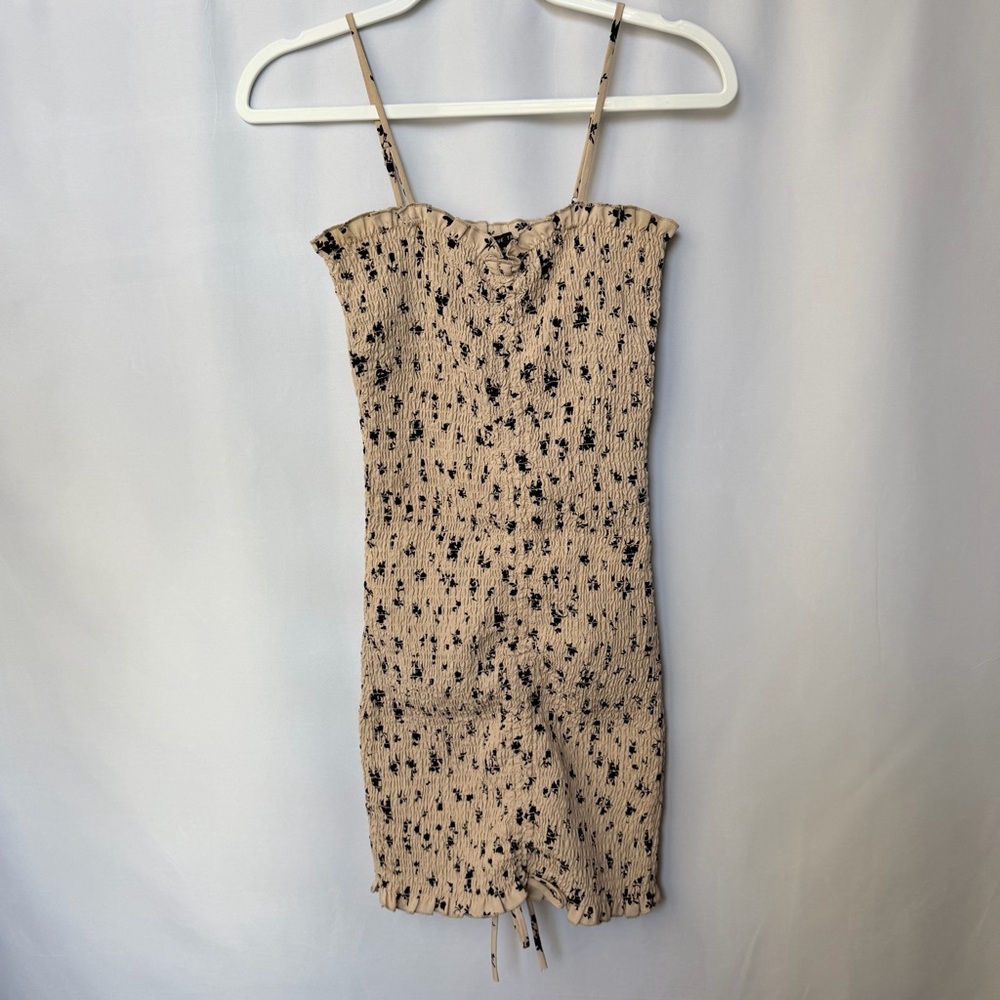 Love Tree Women’s Beige and Black Floral Smocked Mini Dress, Small